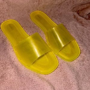 Women’s yellow silicone sandals - Vacation